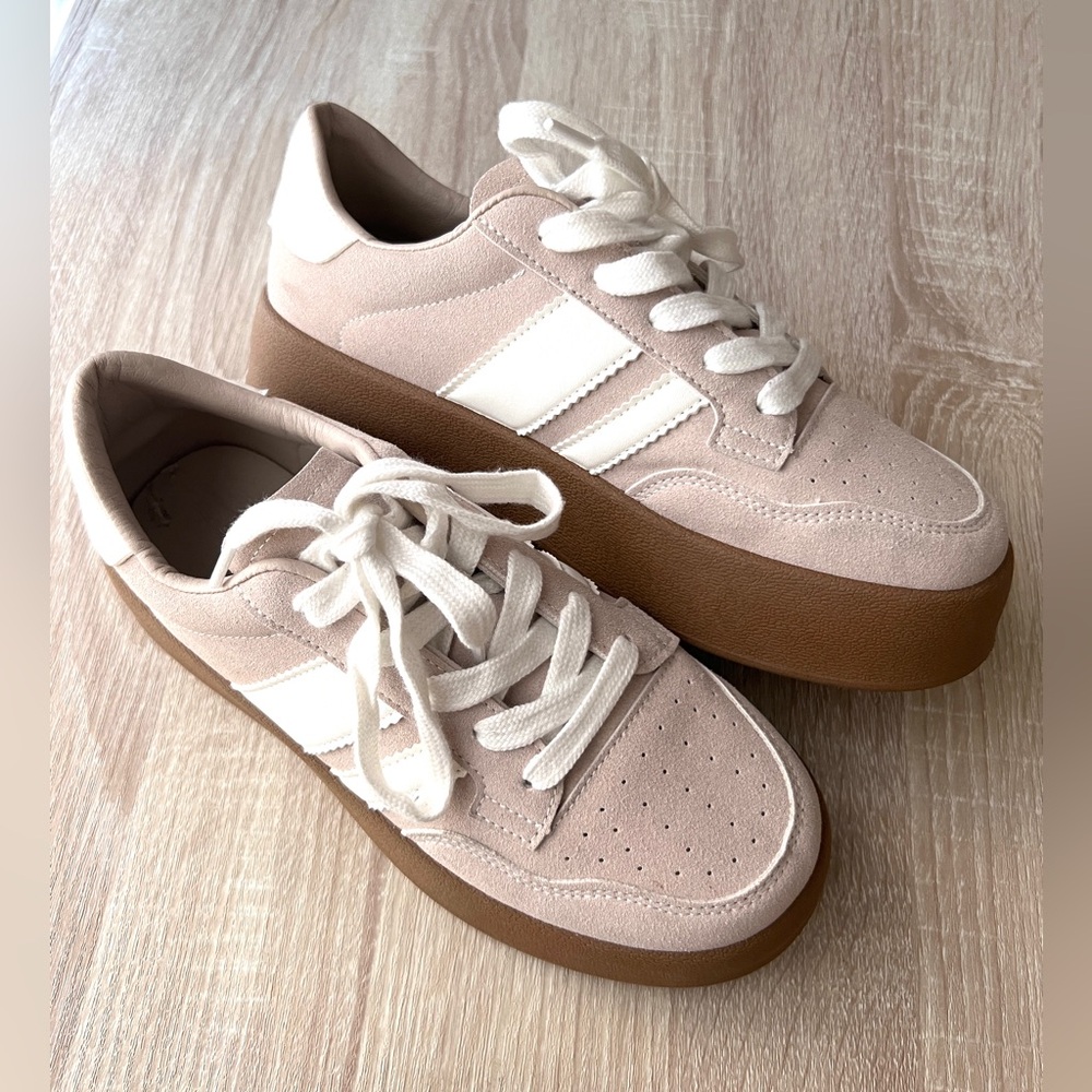 Madden Girl by Steve Madden Striped Chunky Platform Sneakers Size 8.5